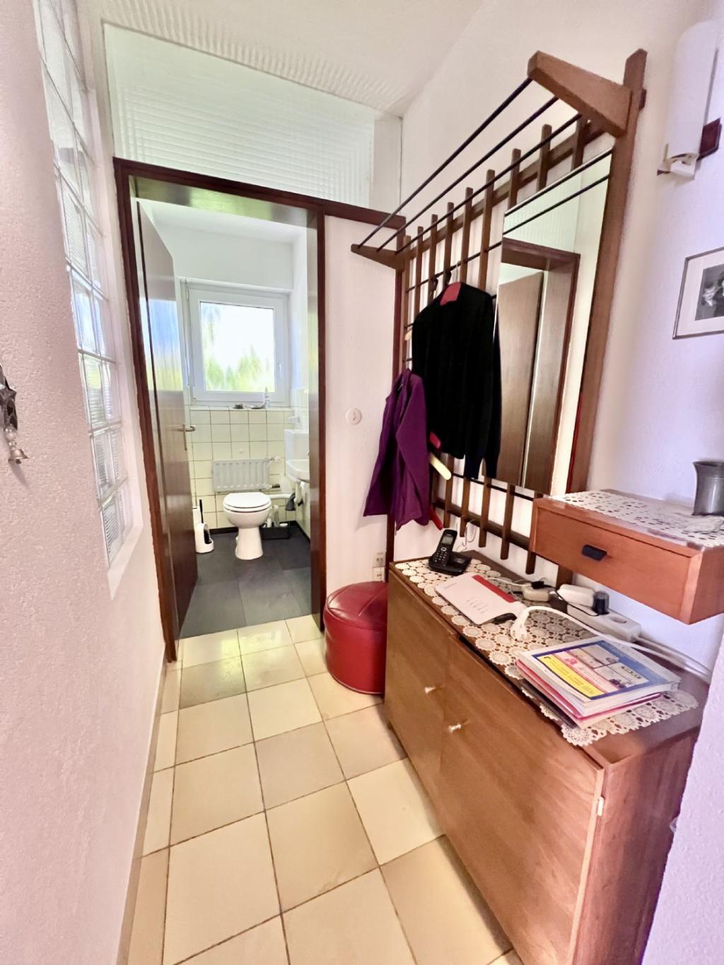 Garderobe u. Gäste WC