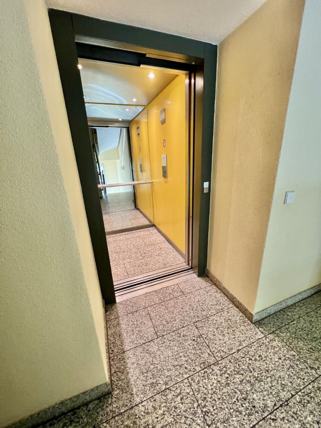 Auffzug bis in den Keller