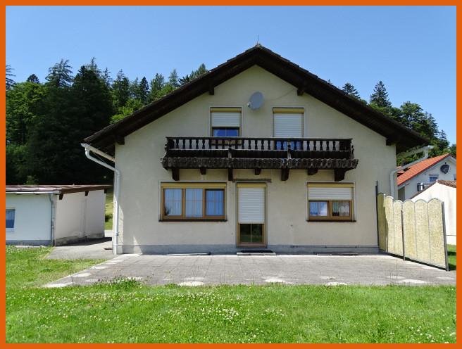 EFH mit Terrasse u. Balkon