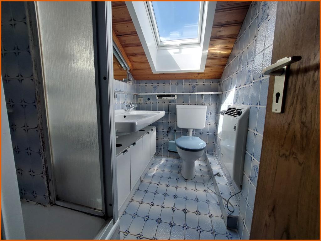 kleines Badezimmer OG