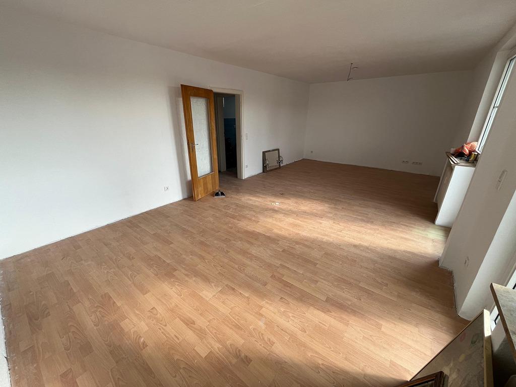 <h1 class="md:text-xl md:leading-6 mt-4 md:mt-10 lg:mb-6 mb-3 text-primary-500 font-semibold text-base leading-5"> Wohnung in Bochum (Wattenscheid) </h1> - Foto 2