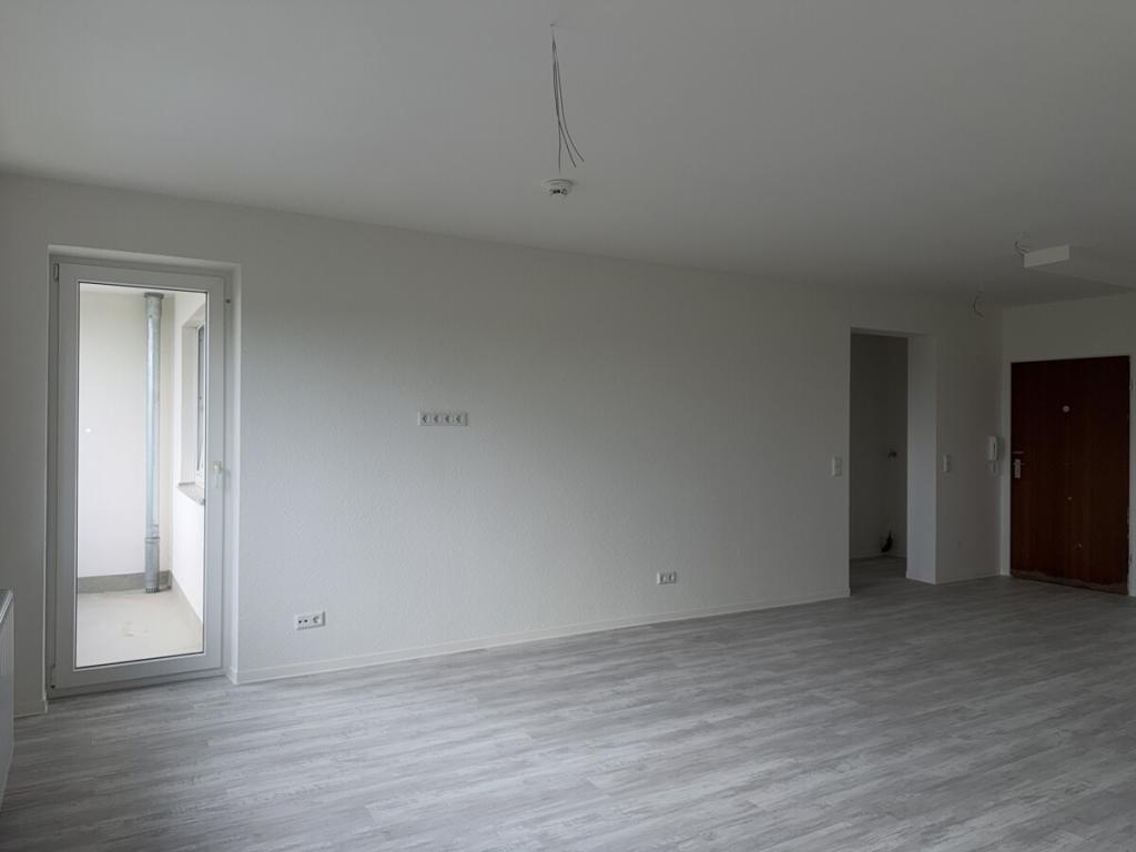 * Erstbezug nach Sanierung, 2 Zimmer Wohnung im 3. OG zu vermieten !!!* - Photo 1