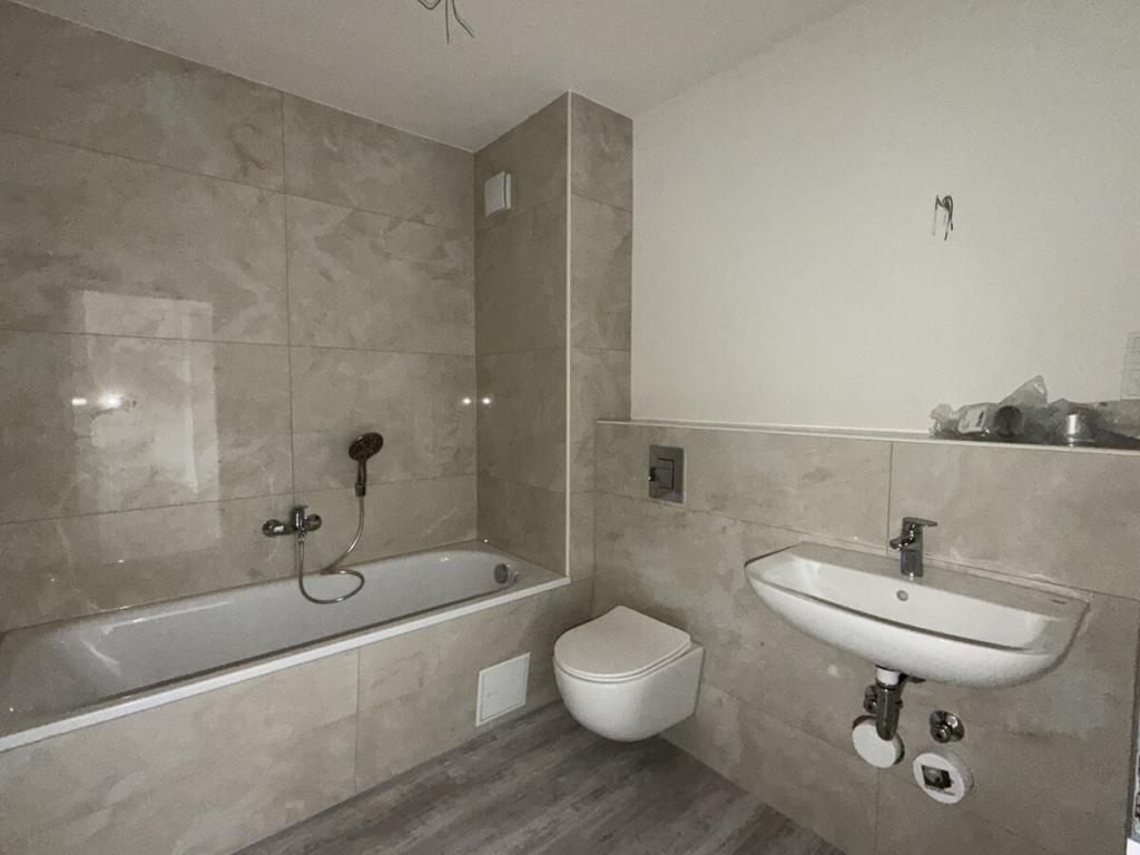 * Erstbezug nach Sanierung, 2 Zimmer Wohnung im 3. OG zu vermieten !!!* - Photo 4
