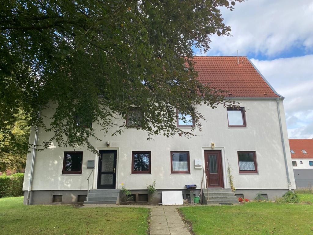 *Renovierte 2 Zimmer Wohnung mit eigenem Kellerzugang in Hohenlockstedt per sofort verfügbar !!!* - Photo 2