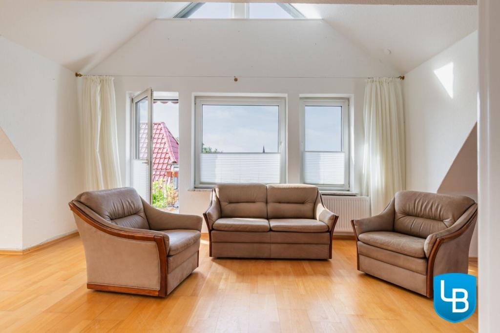 DG WE: Wohnraum mit Zugang zum Balkon