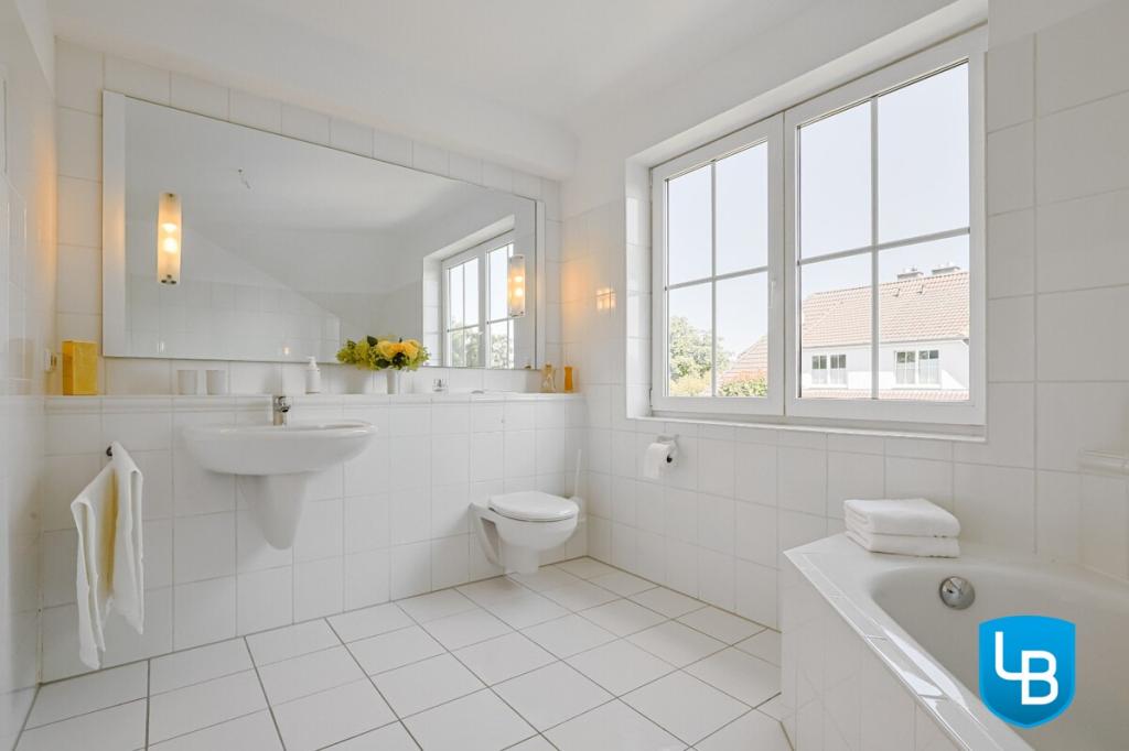 Großzügiges Badezimmer 