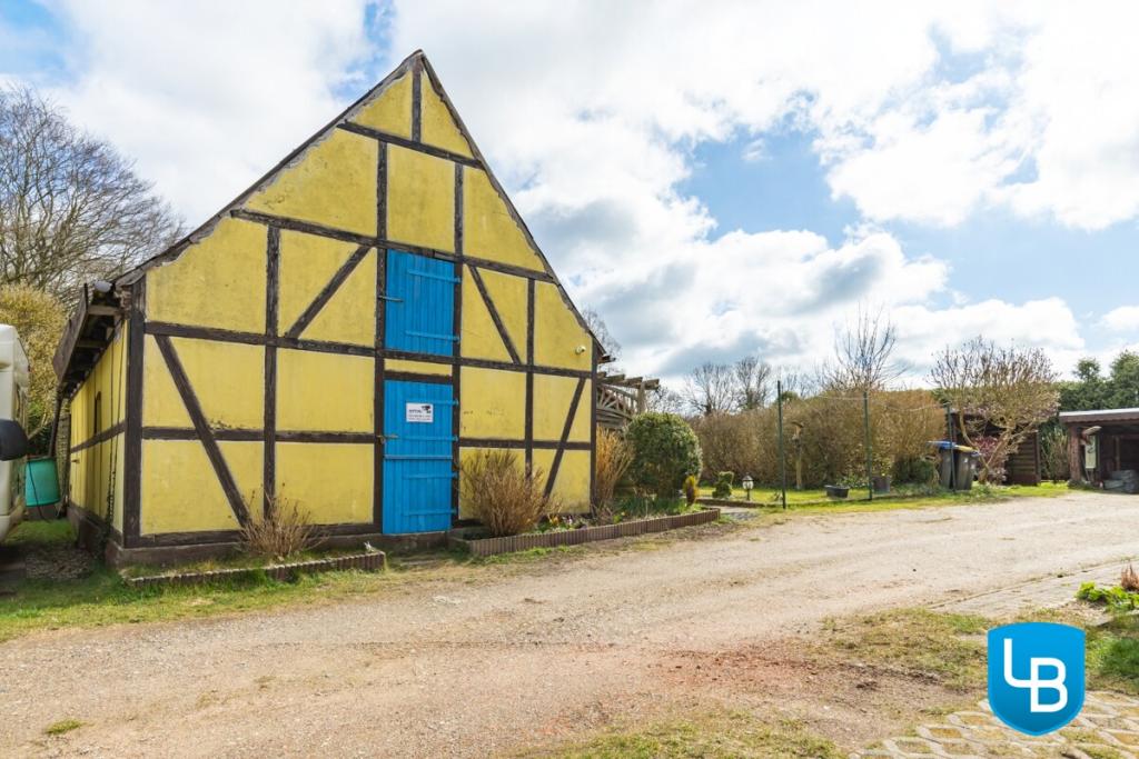 Massivgebautes Gartenhaus mit Fachwerkoptik