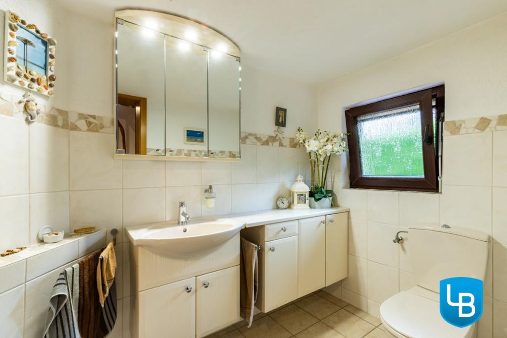 Helles Badezimmer