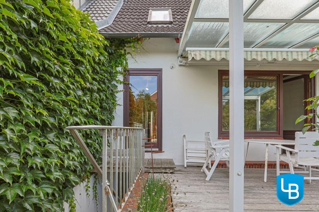 Terrasse mit Kellerzugang 