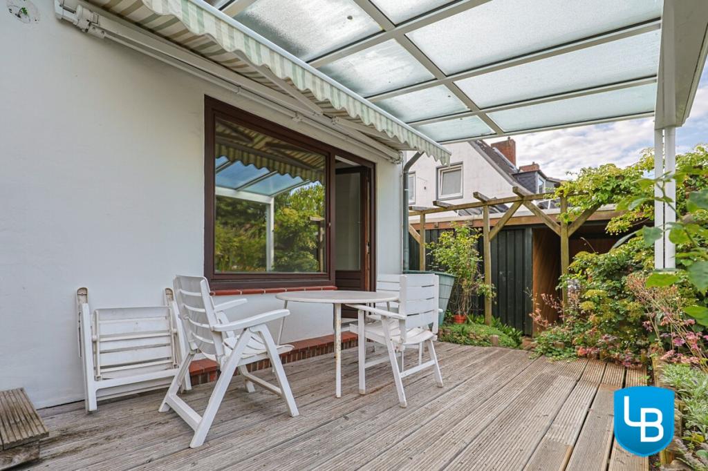 Terrasse überdacht und mit Markise 