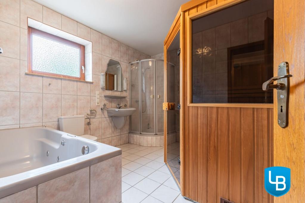 Vollbad mit integrierter Sauna