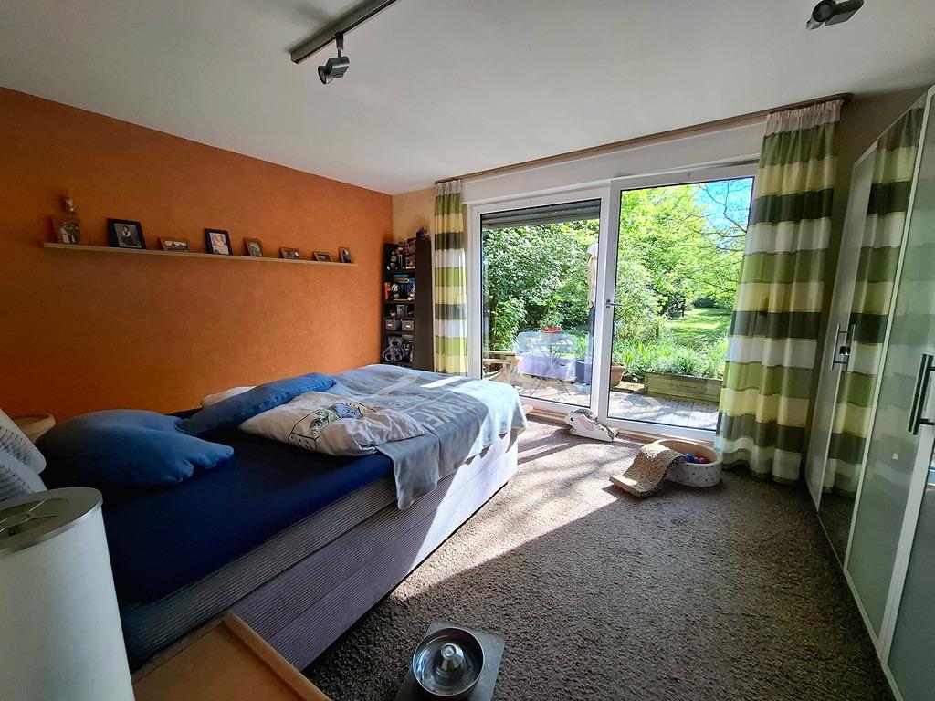 Schlafzimmer EG.jpg