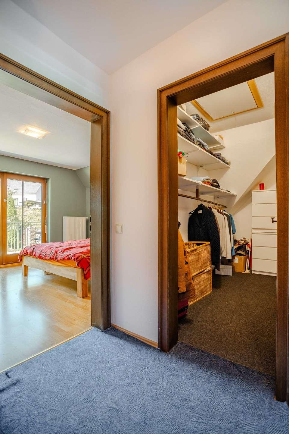 OG begehbarer Kleiderschrank