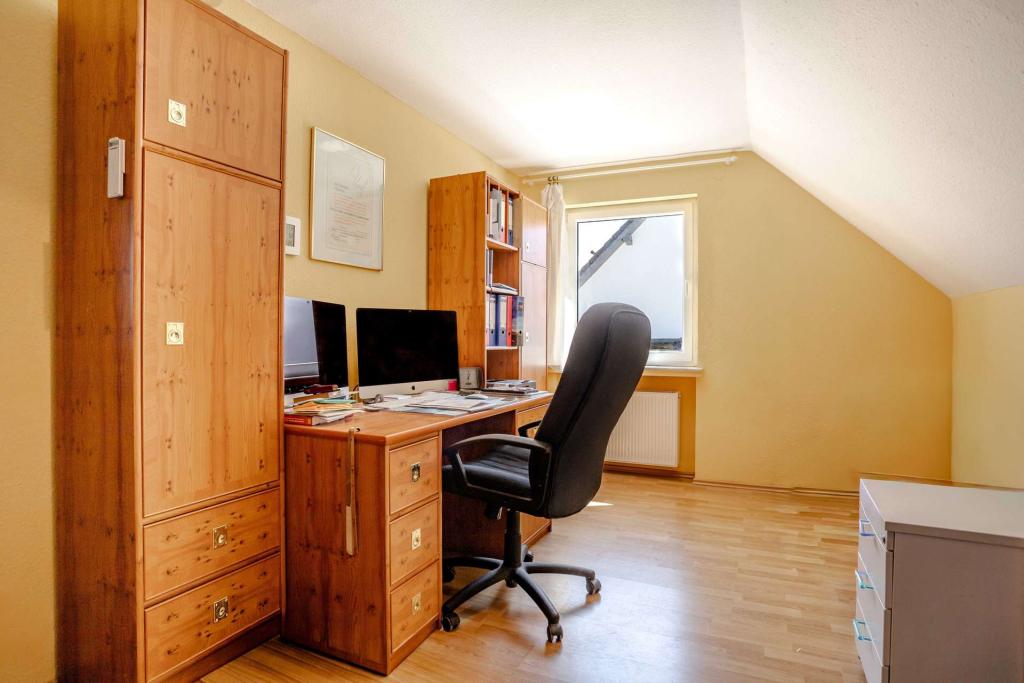 OG Arbeits-/Kinderzimmer