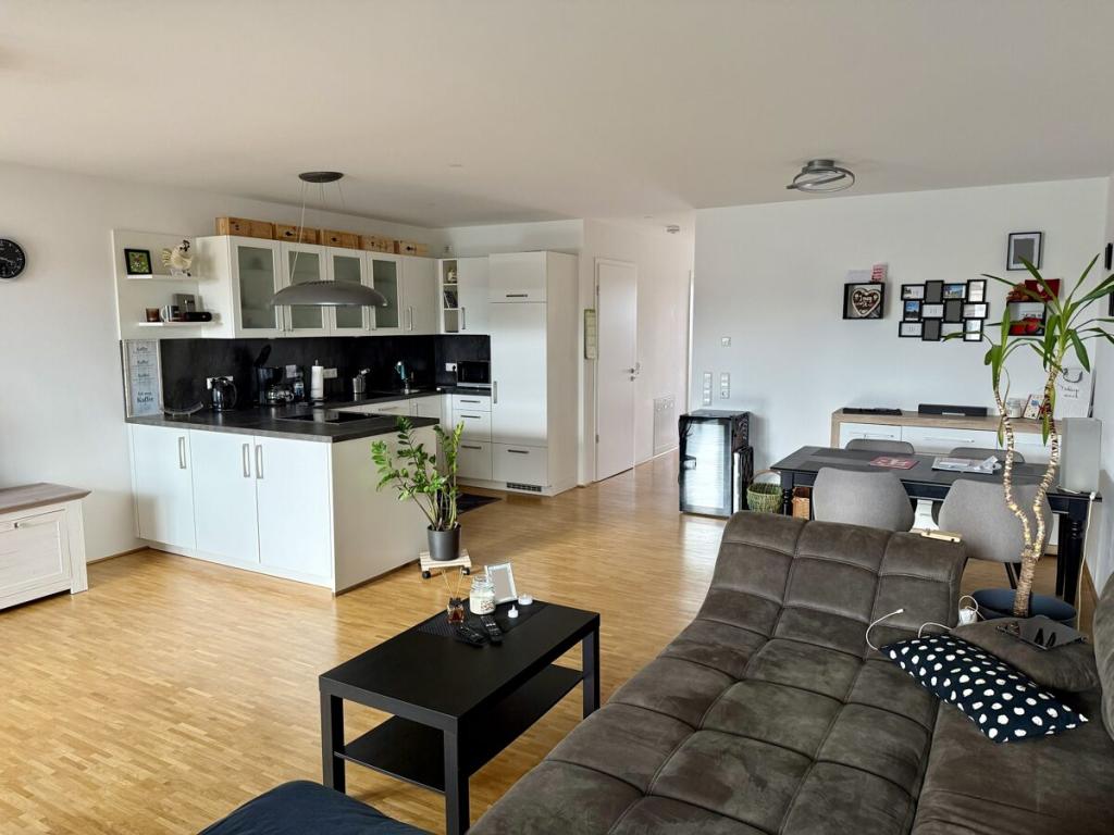 Schöne 2-Zimmer Wohnung mit Balkon - Zentrumsnahe Lage in Vöhringen - Photo 1