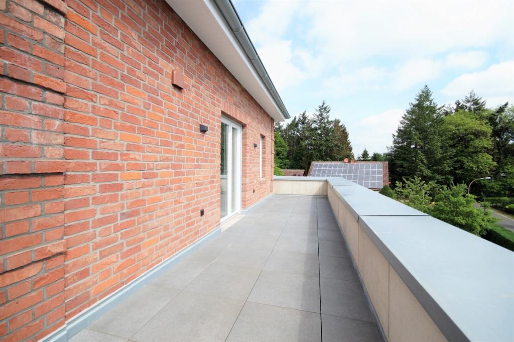 Rundum-Sorglos-Immobilie: Lichterfüllte Penthouse-Wohnung mit Einbauküche und Ausblick!! - Foto 2