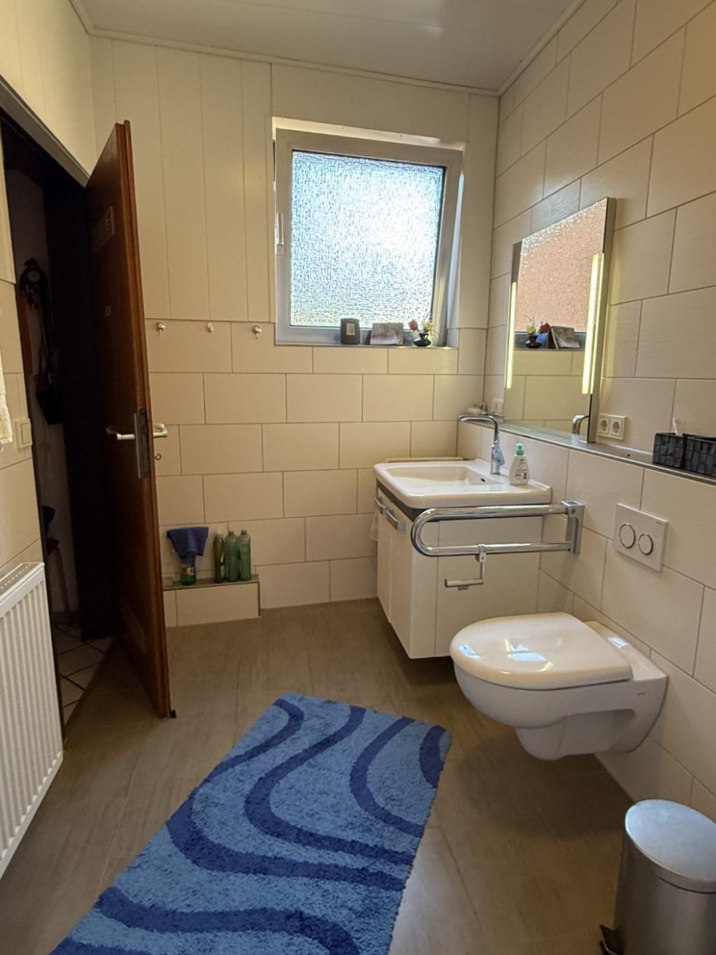 9 Badezimmer Ansicht 2