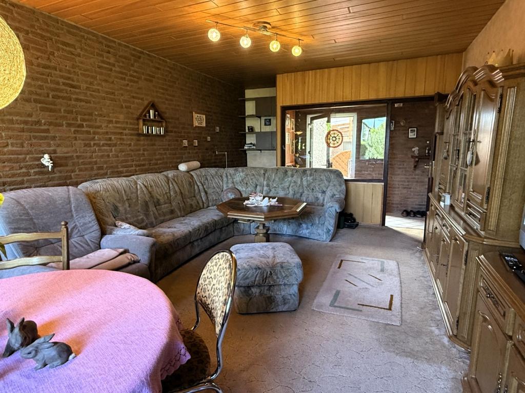 11 Wohnzimmer Ansicht 2