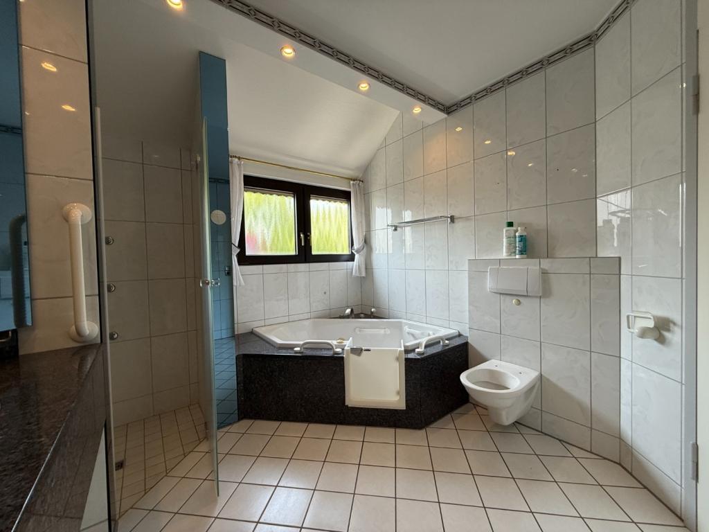 8 Badezimmer Ansicht 2