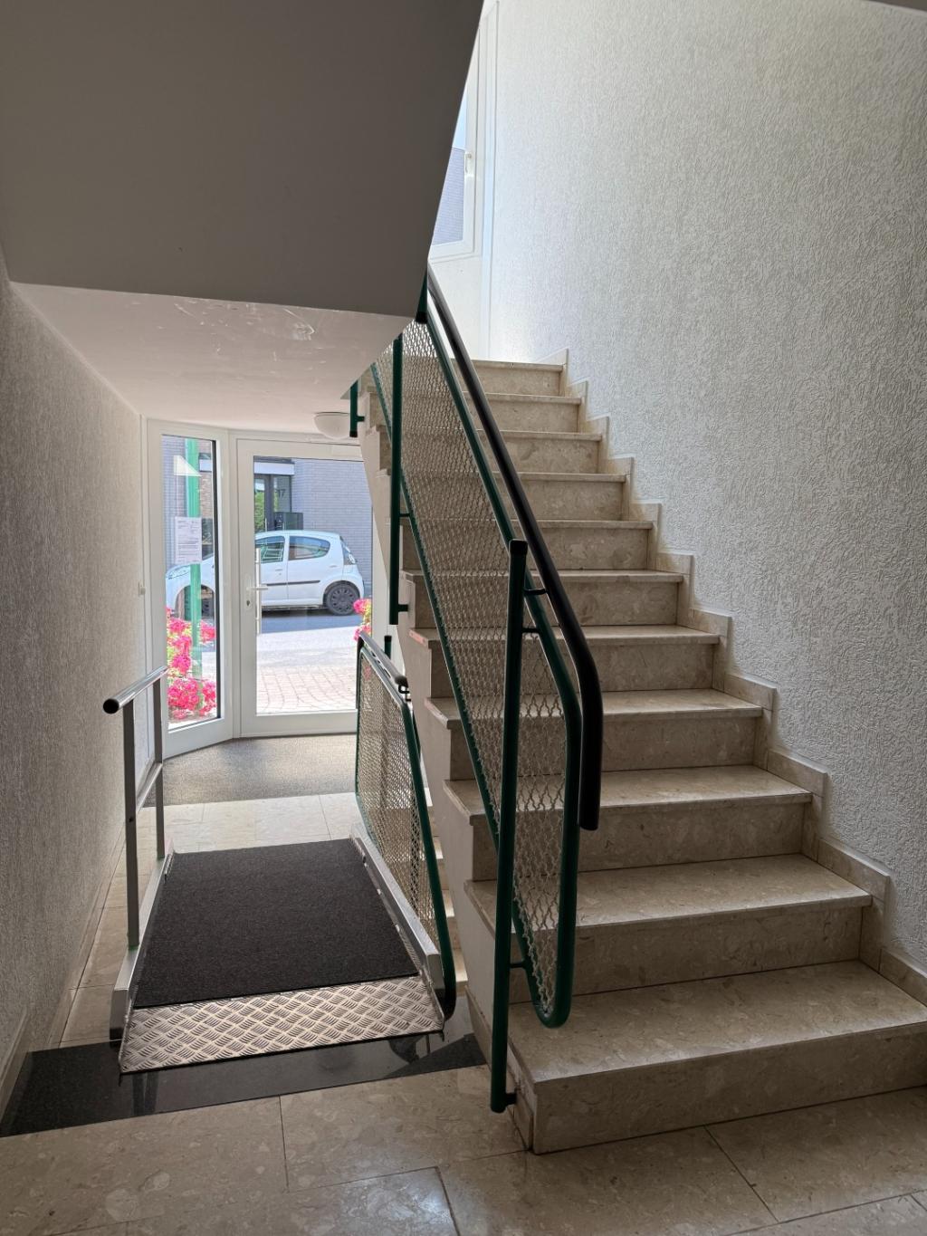 4 Eingangsbereich Treppenhaus