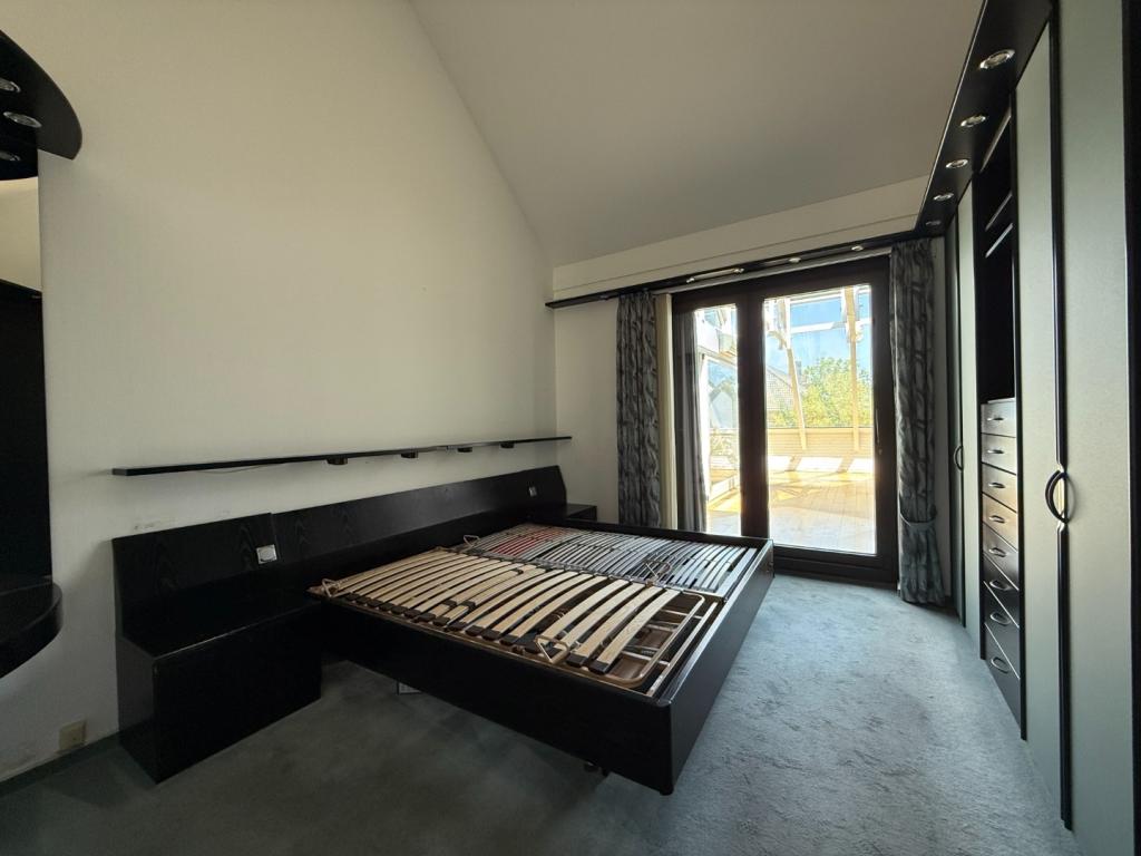 9 Schlafzimmer Ansicht 1