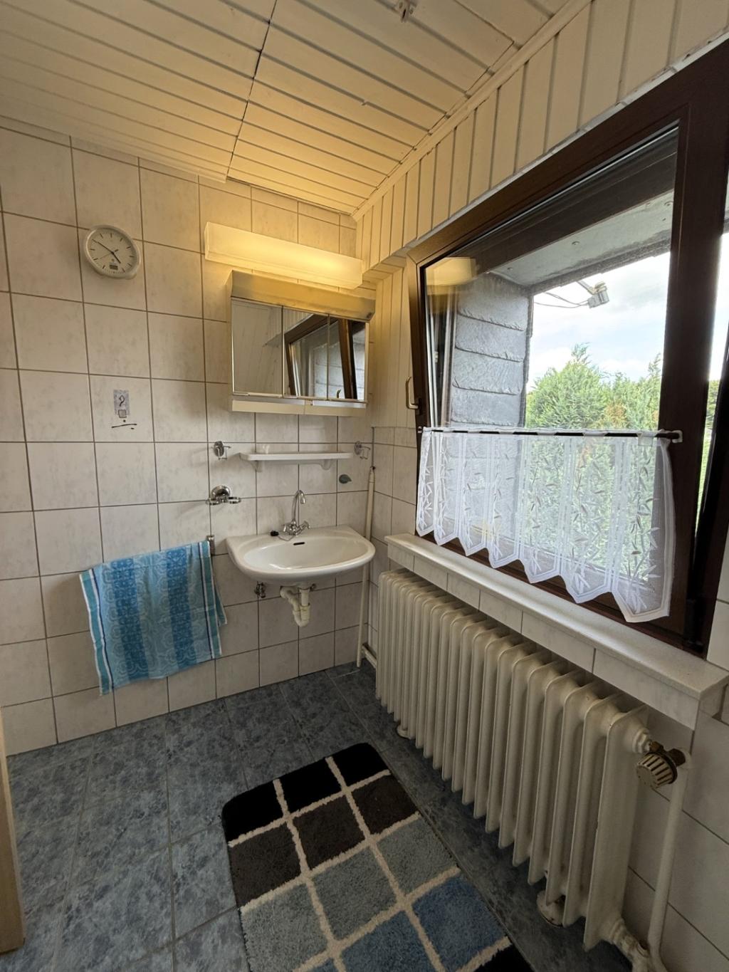 18 Badezimmer Ansicht 2