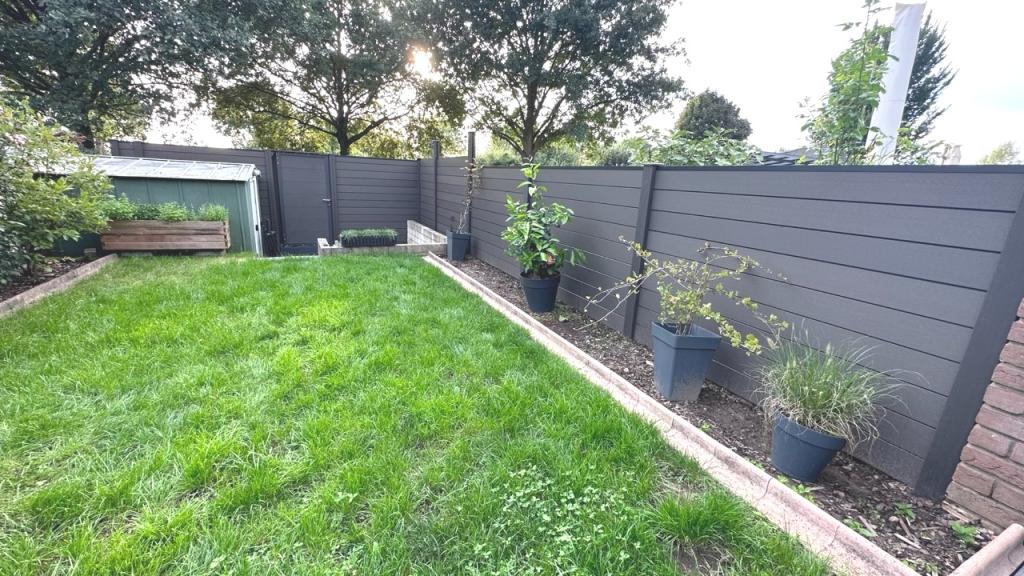 eingefriedeter Gartenbereich