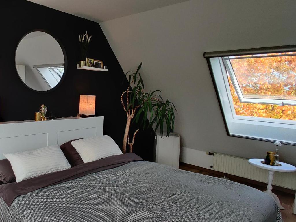 Schlafzimmer im Spitzboden Ansicht 2