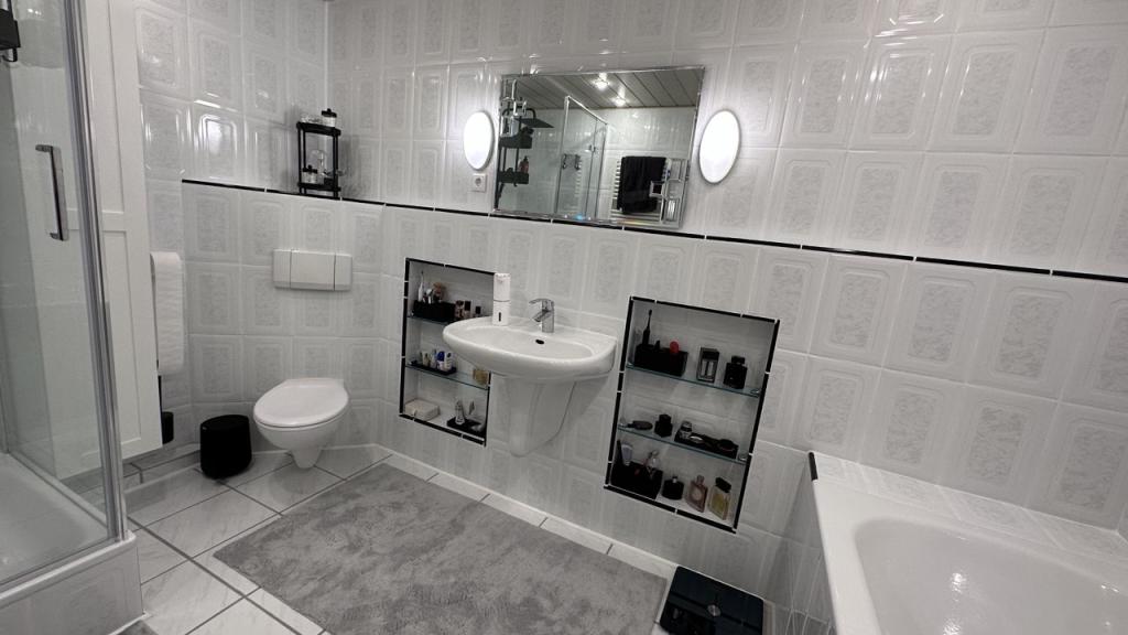 Badezimmer Ansicht 1