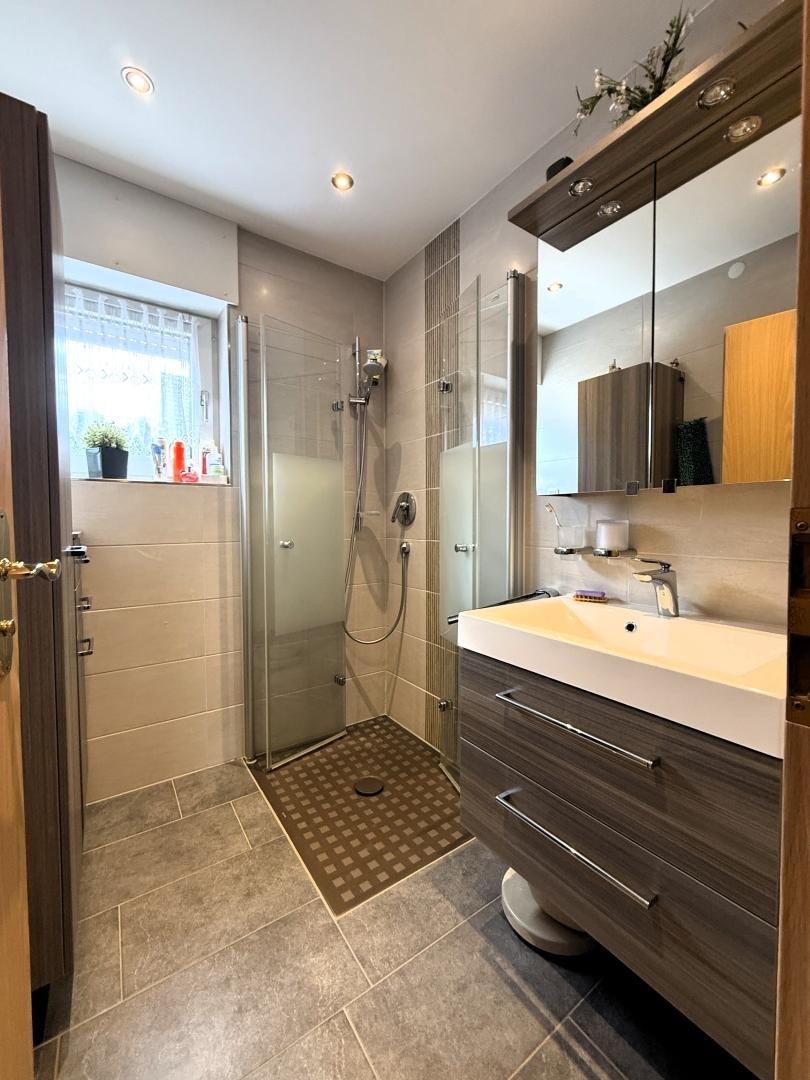 9 Badezimmer Ansicht 1