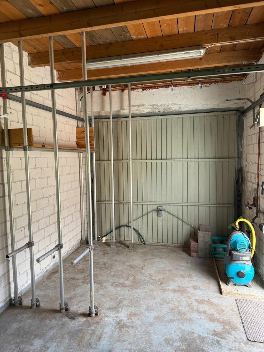 24 Garage 2 im Garten