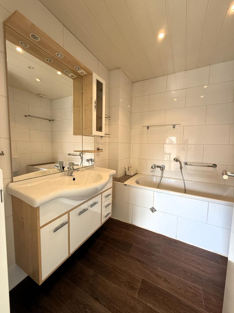 18 Badezimmer Ansicht 1