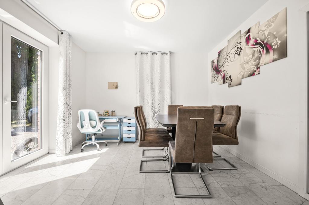 Gepflegtes Einfamilienhaus auf weitläufigem Sonnengrundstück - Photo 2