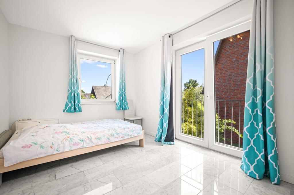 Gepflegtes Einfamilienhaus auf weitläufigem Sonnengrundstück - Photo 3