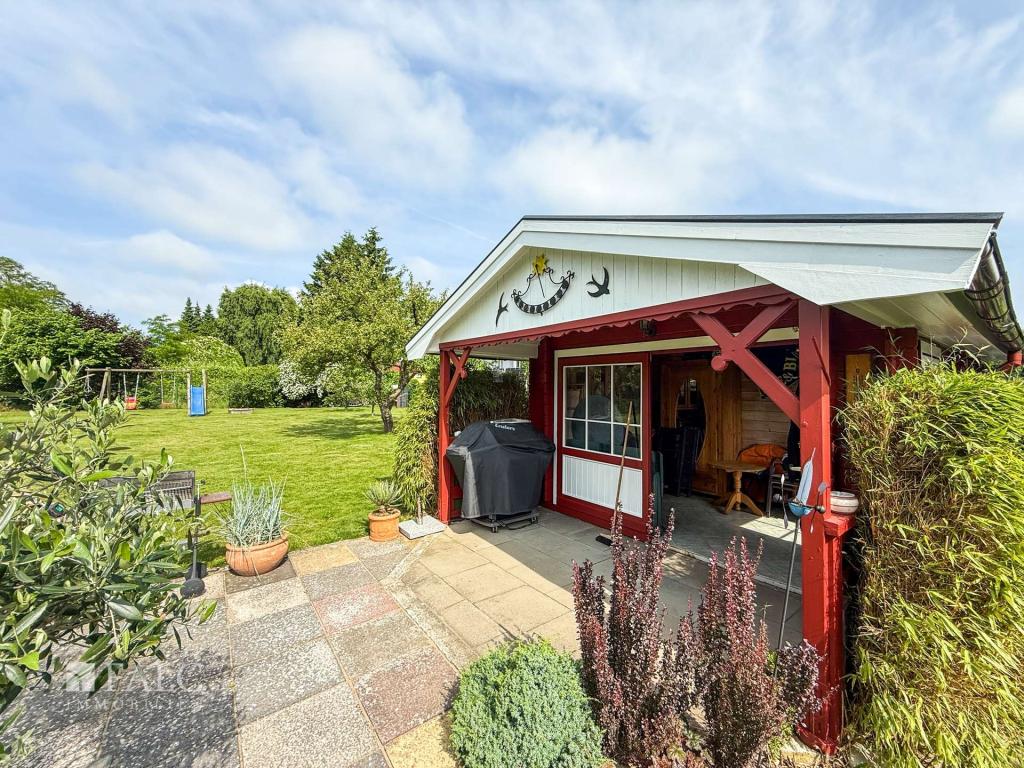 Gartenhaus mit Grillecke