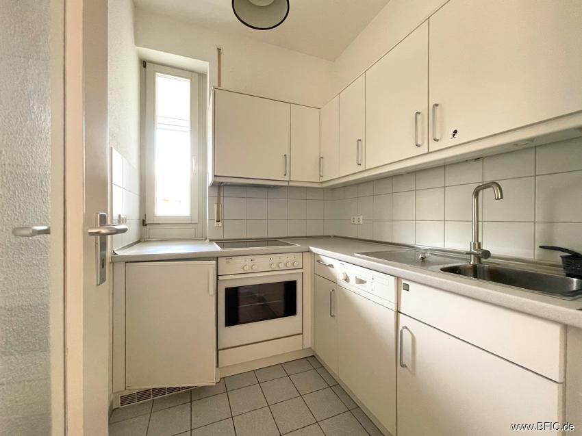 ruhig, zentral: 2-Zi.-Whg mit Balkon im 6. OG, ab November auf 2 Jahre befristet - Photo 5