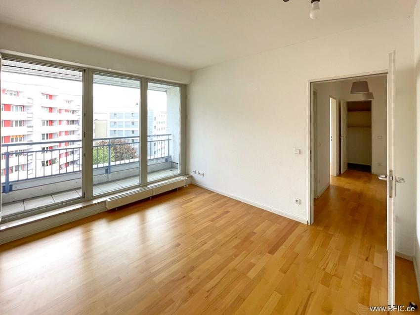 ruhig, zentral: 2-Zi.-Whg mit Balkon im 6. OG, ab November auf 2 Jahre befristet - Photo 1
