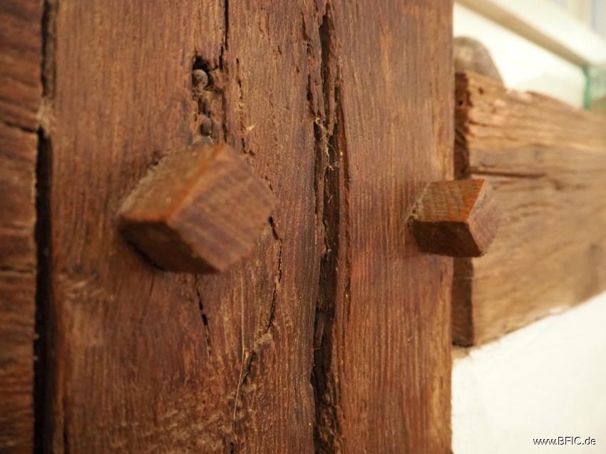 Detail historische Holznägel