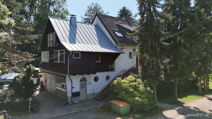 Gebäuderückseite