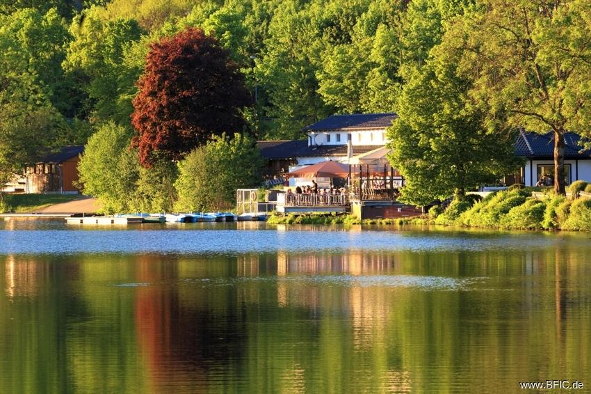 Einzigartiges Freizeitareal in Wasserlage: Gastronomie, Camping und  Steganlagen - Wohnglck.de