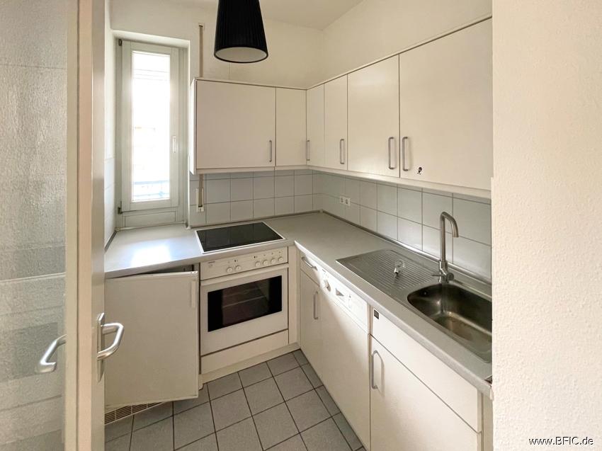 Berlin for 2 years: quiet, central 2 rooms, 6th floor balcony, kitchen, bathroom, start November - Photo 4