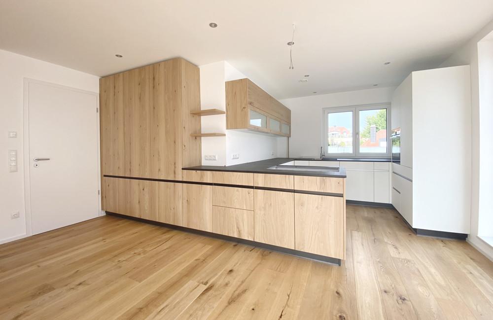Soweit das Auge reicht! Attraktive Penthouse-Wohnung in zentraler Stadtlage Landshuts! - Photo 2