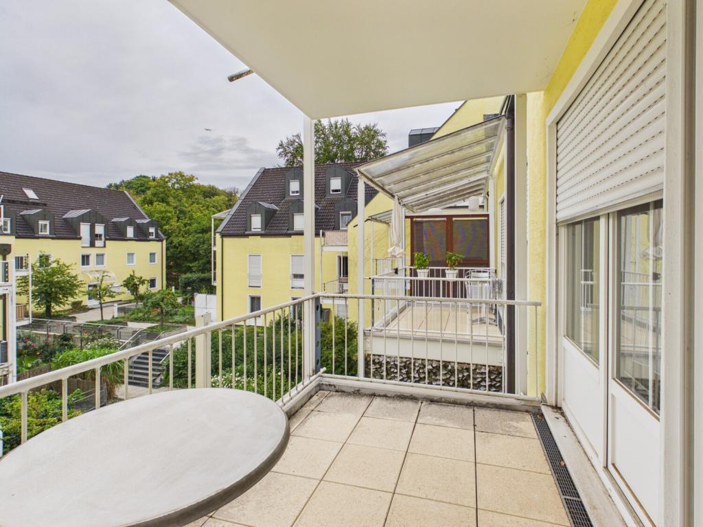 Helle 2-Zimmer-Dachgeschosswohnung mit Balkon, möbliert & Duplex-Stellplatz in Kumhausen - Photo 2