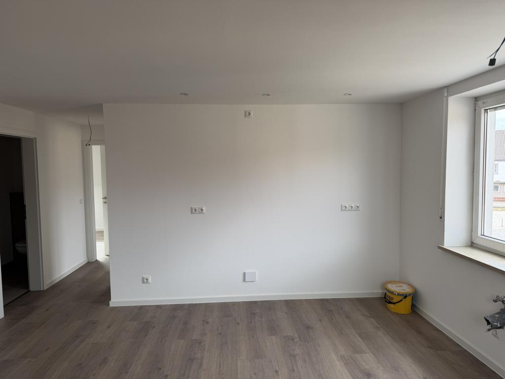 Frisch saniert & bezugsbereit: Attraktive 3‑Zimmer-Dachgeschosswohnung - Photo 2