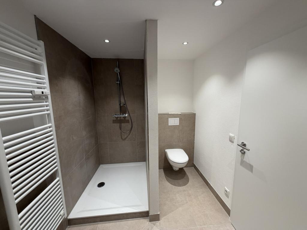 Frisch saniert & bezugsbereit: Attraktive 3‑Zimmer-Dachgeschosswohnung - Photo 3