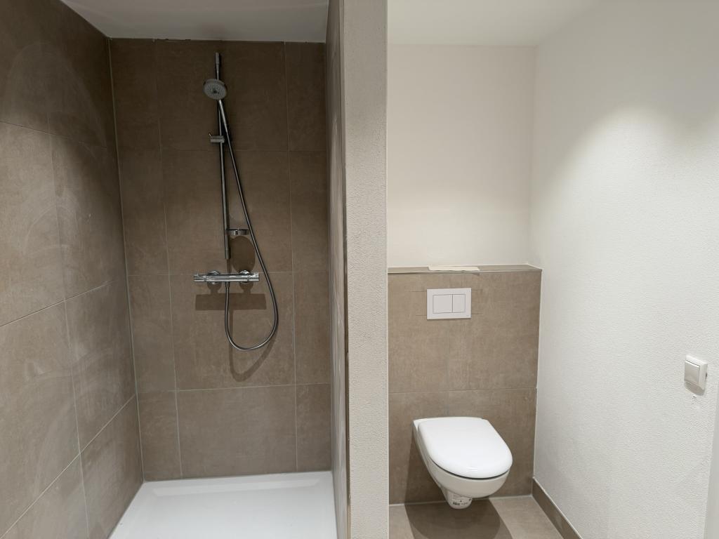 Frisch saniert & bezugsbereit: Attraktive 3‑Zimmer-Dachgeschosswohnung - Photo 4