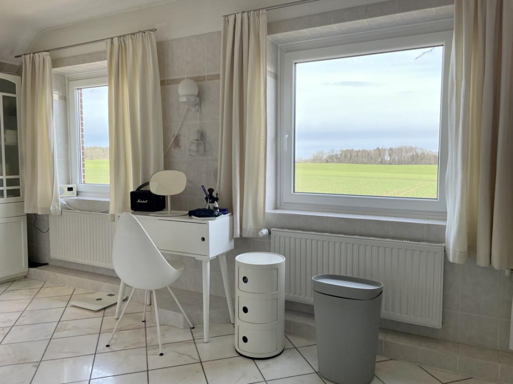OG Toller Blick aus dem Masterbad 