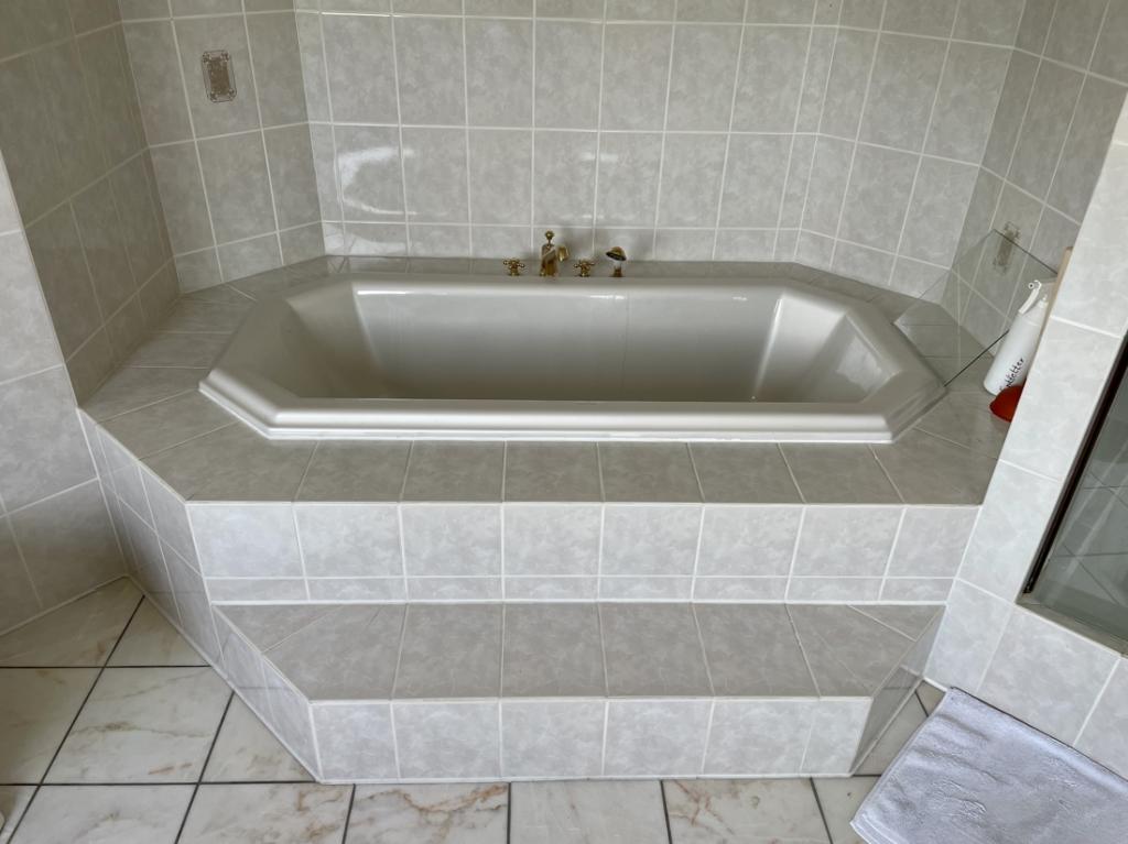OG Badewanne im Mastenbad