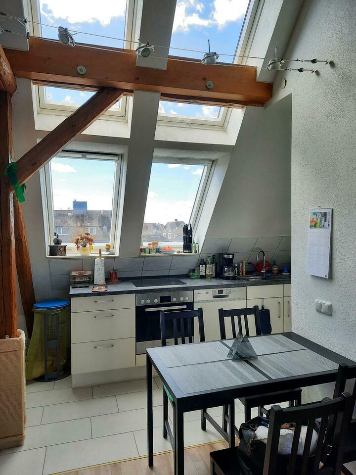 helle Küche mit Essbereich DG