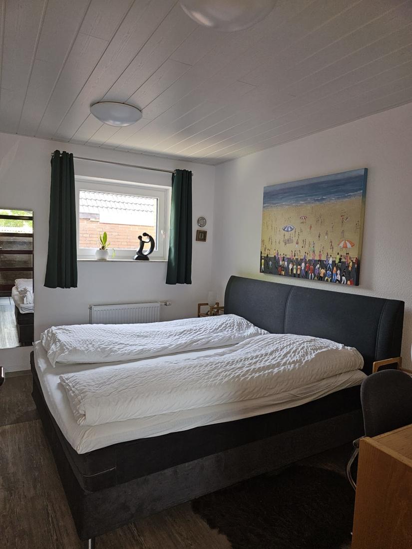 Schlafzimmer 1